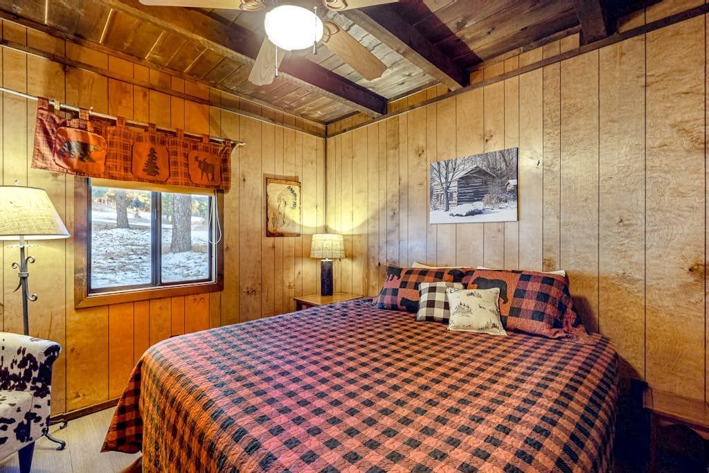 Enchanting dog-friendly cabin with large deck & fireplace - near skiing & golf