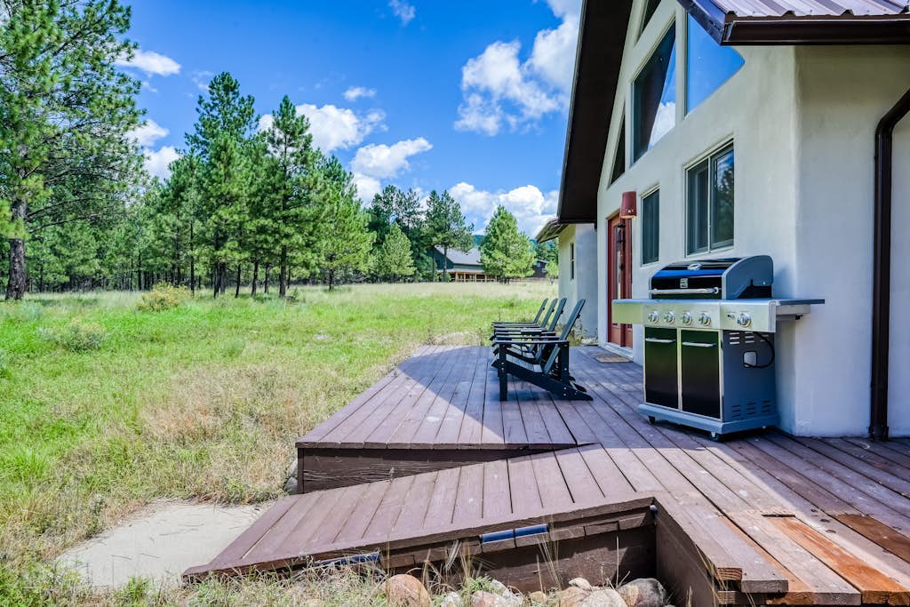Angel Fire Resort home with large deck, fireplace, washer/dryer, & balcony