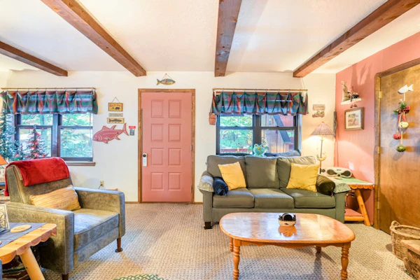 Mountain-view condo with a jetted tub, fireplace & W/D