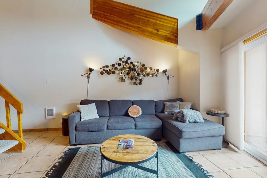 Remodeled Main Street condo with balcony & fireplace - walk to lifts and dining