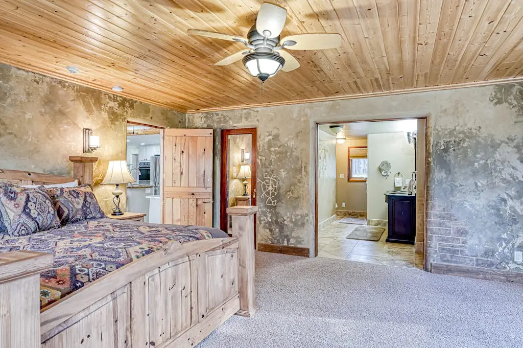 Casa Grande - the Palace in the Pines
