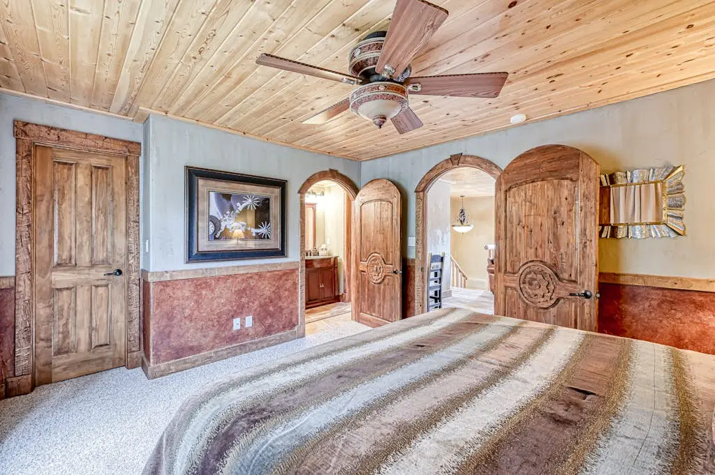 Casa Grande - the Palace in the Pines