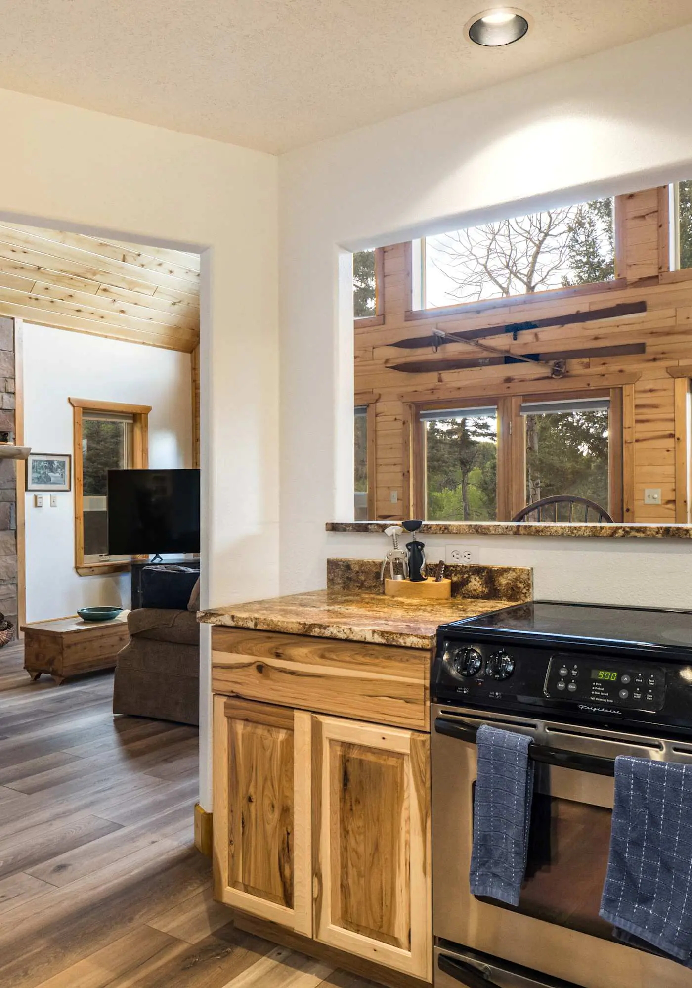The Bear Chalet - Hot Tub, Game Room, Mtn Views