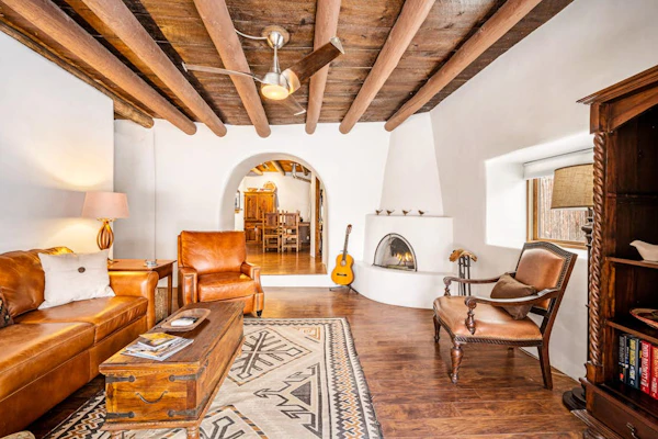 Southwestern home with cozy fireplaces, grill & washer/dryer - near Taos Plaza