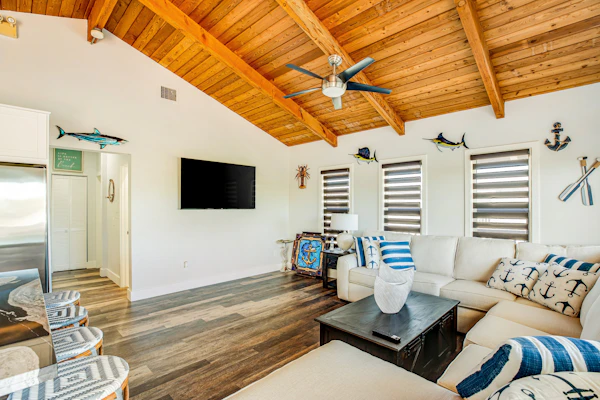 Pristine Waterfront Charmer - Outdoor Living & Dining, Dock, AC - Snowbirds OK