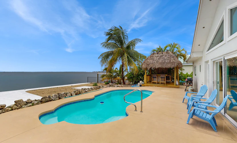 Dog-friendly home with waterfront views, a pool & Wifi