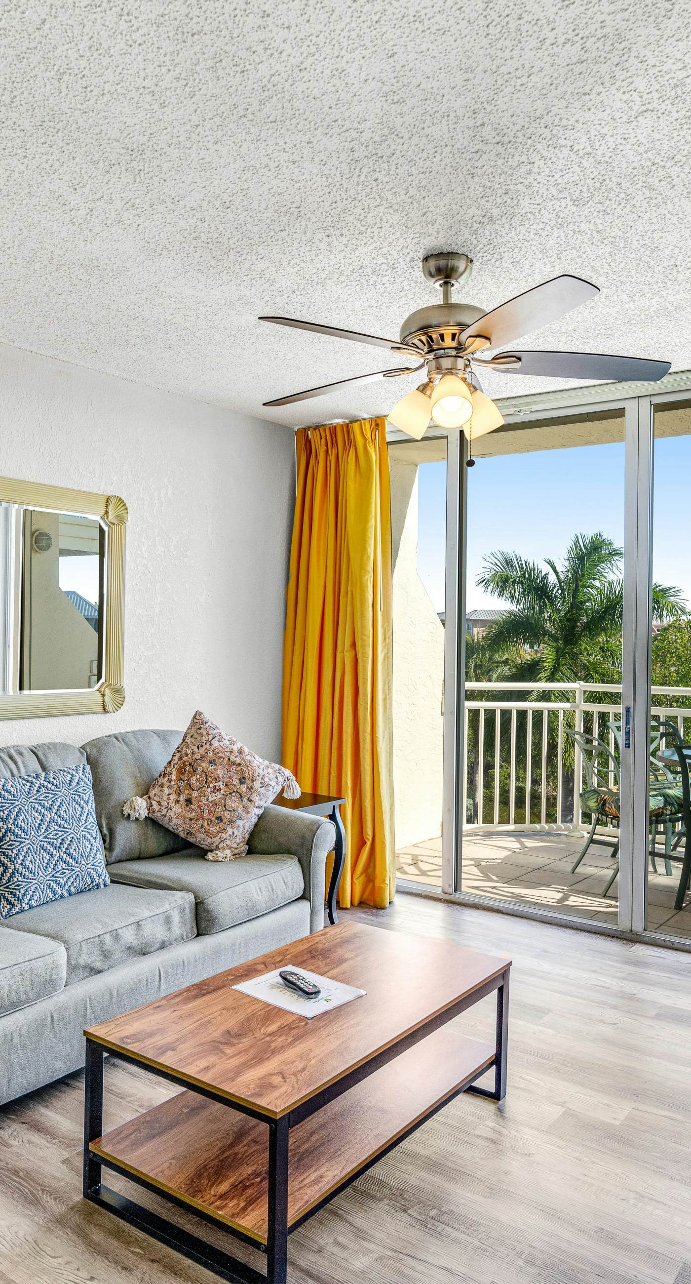 Sunrise Suites - Tierra Bomba Suite 403