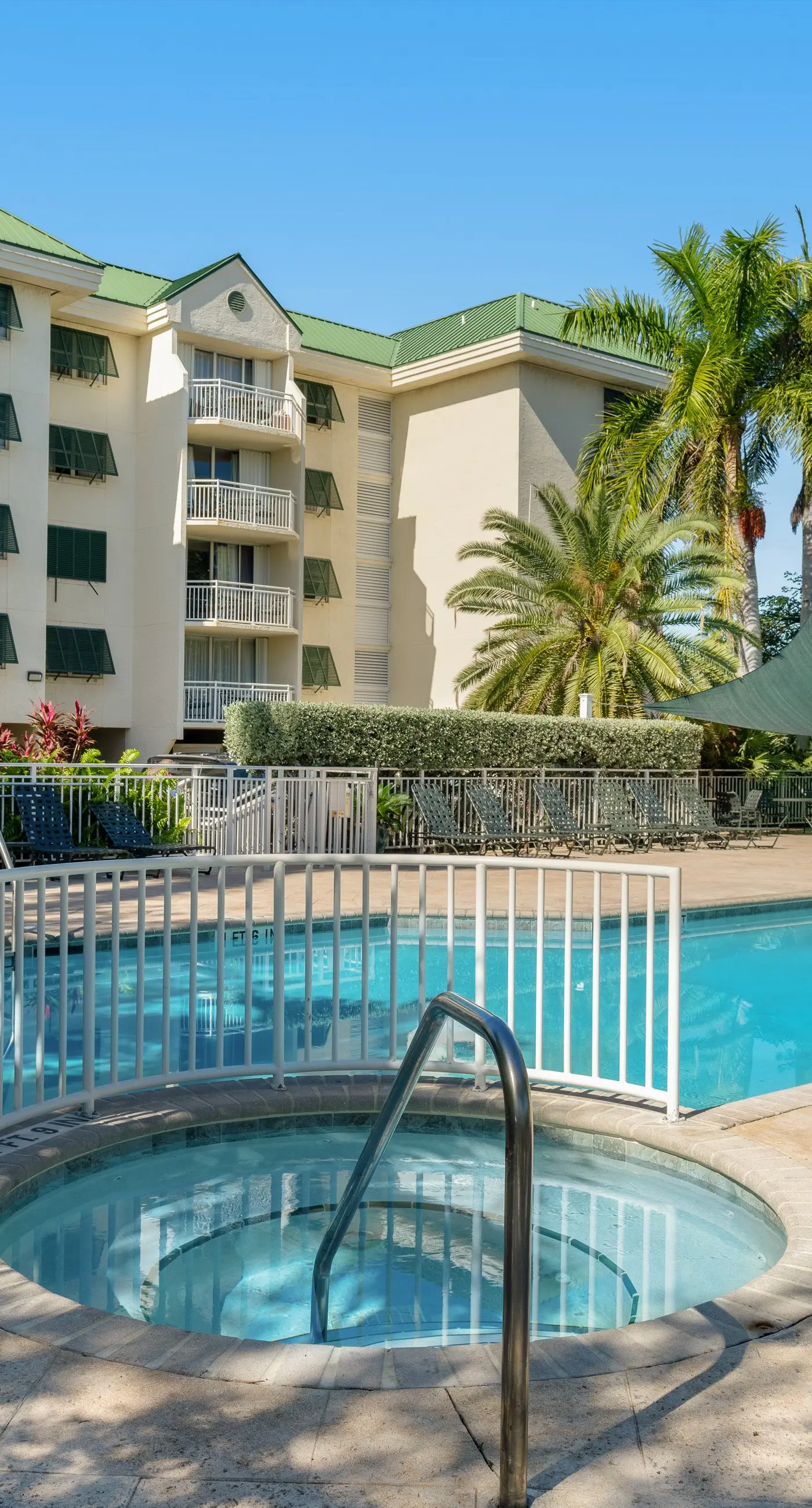 Sunrise Suites - Tierra Bomba Suite 403