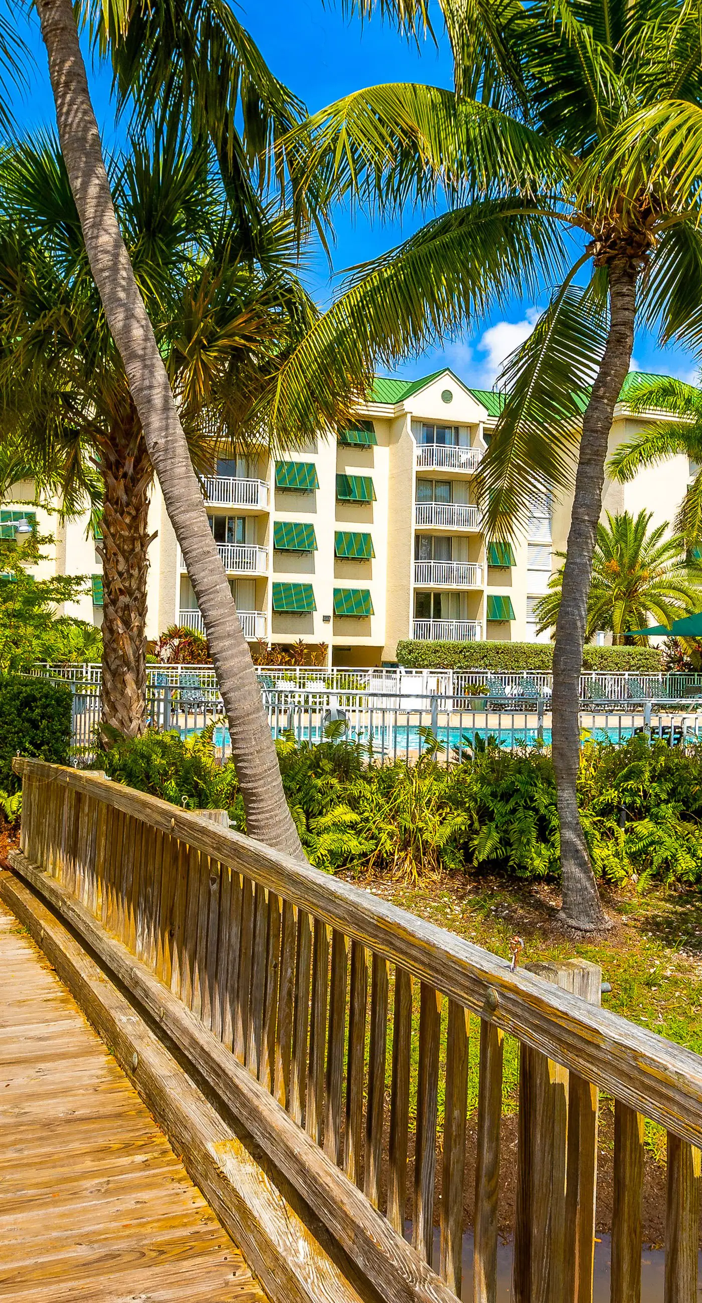 Sunrise Suites - Tierra Bomba Suite 403