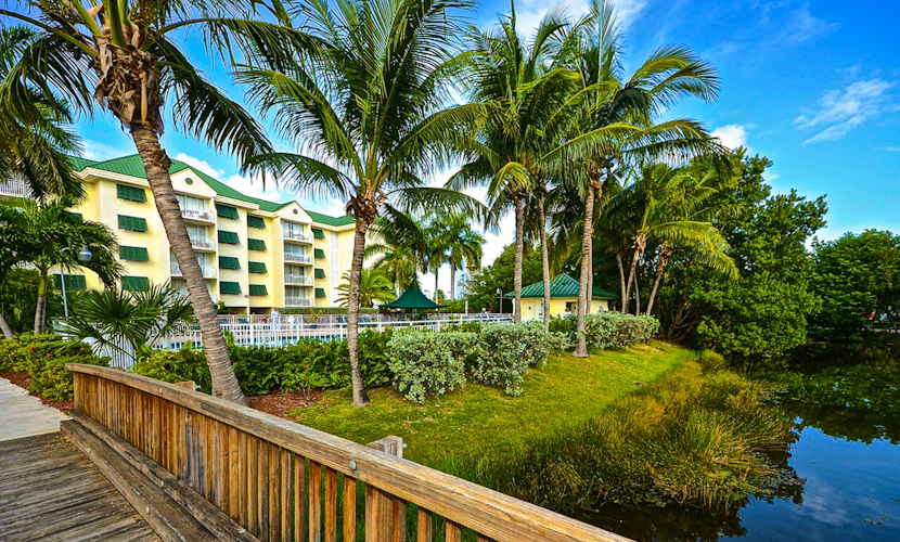 Watch Sunsets from Your Deck, Shared Pool/Hot Tub - Perfect for the Whole Family