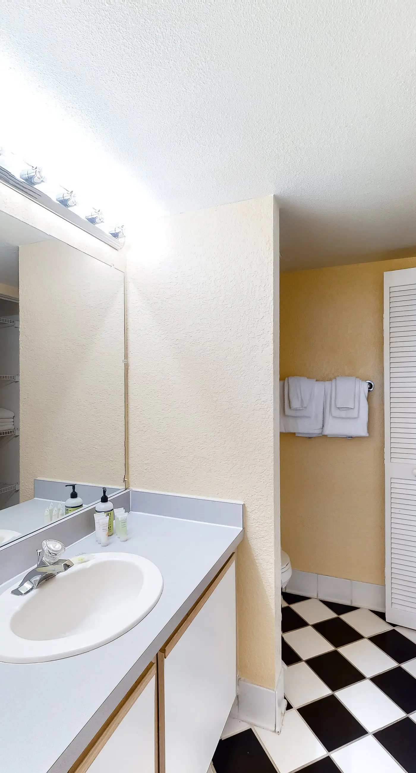 Sunrise Suites - Panama Suite 310