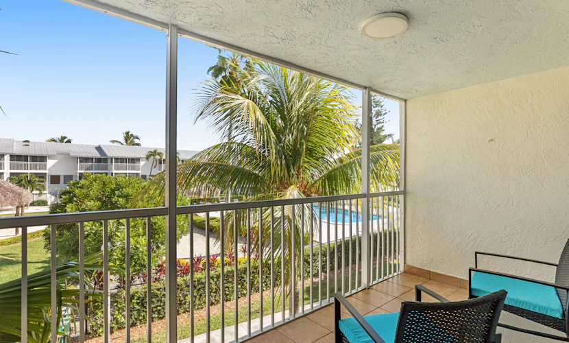 Tropical condo with 2 pools, private beach area, swimming lagoon, tennis & AC