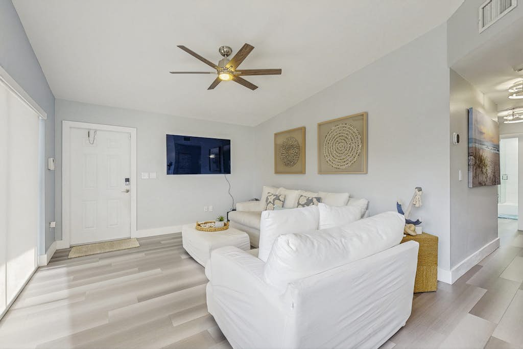 Waterfront getaway w/ stunning view, dockage, private pool, ping-pong, gas grill