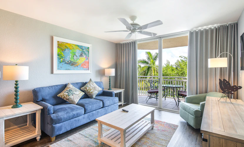 Completely Renovated Condo with Pool, Hot Tub, & Private Patio - Free Parking