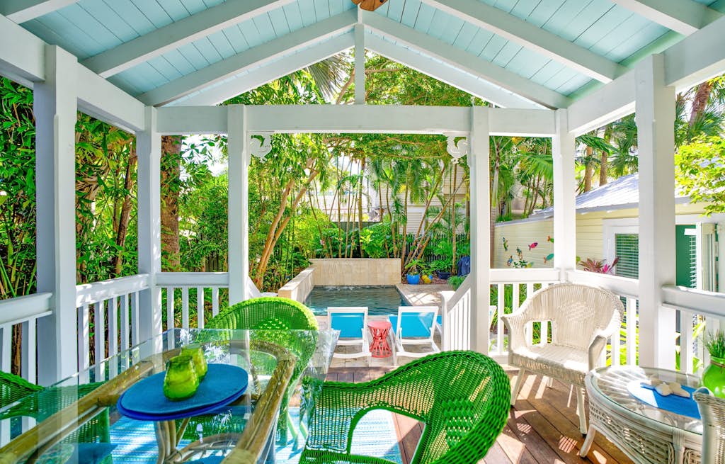 Charming dog-friendly home with guest cottage & private pool - great location