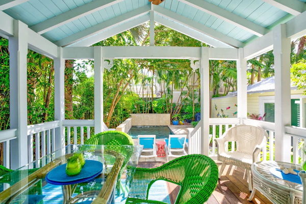 Charming dog-friendly home with guest cottage & private pool - great location