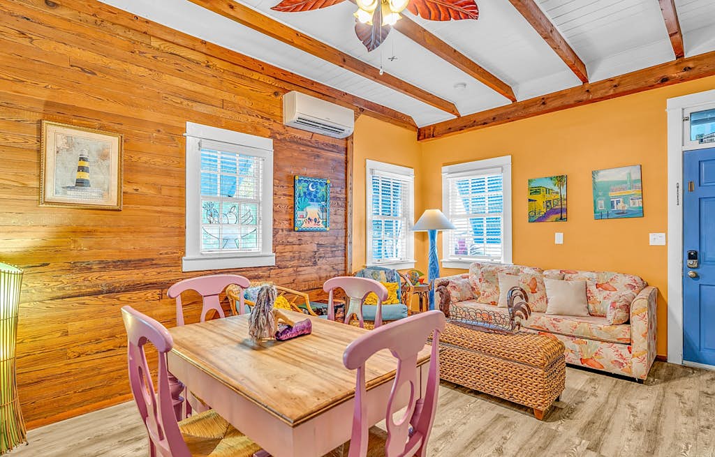 Charming dog-friendly home with guest cottage & private pool - great location