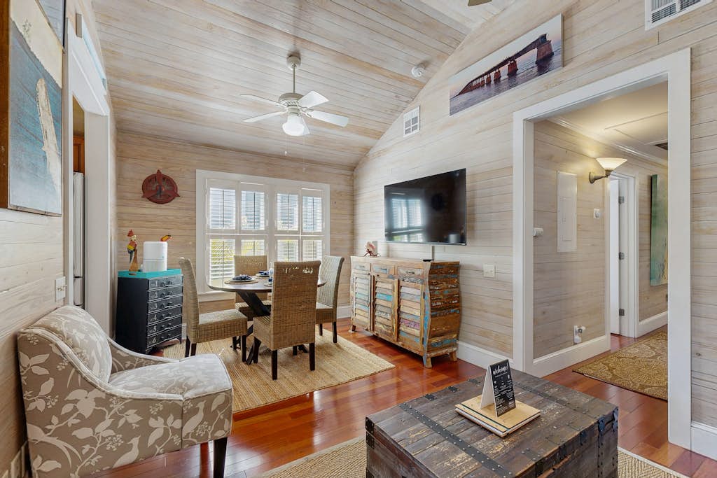 Pool, Pet-friendly, Bicycles and 5 min walk to Beach