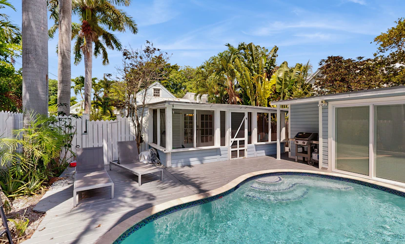 Cozy home with private pool, BBQ, central AC, enclosed yard