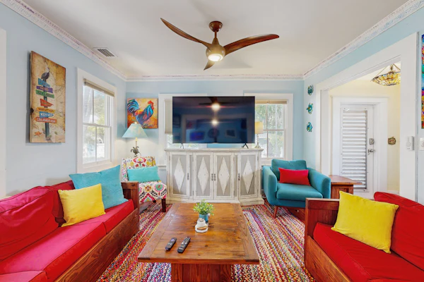 Cozy home with private pool, BBQ, central AC, enclosed yard