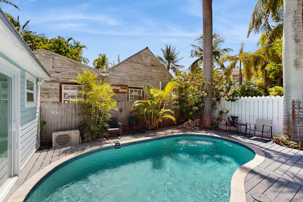 Cozy home with private pool, BBQ, central AC, enclosed yard