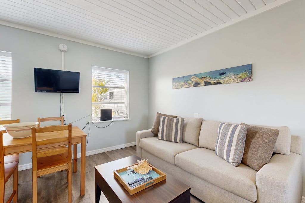 Waterfront & snowbird-friendly studio with dock & quick open water access