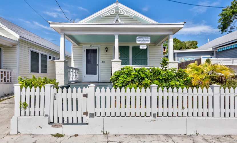 Dog-Friendly Cottage with Private Hot Tub & Garden - Great Downtown Location