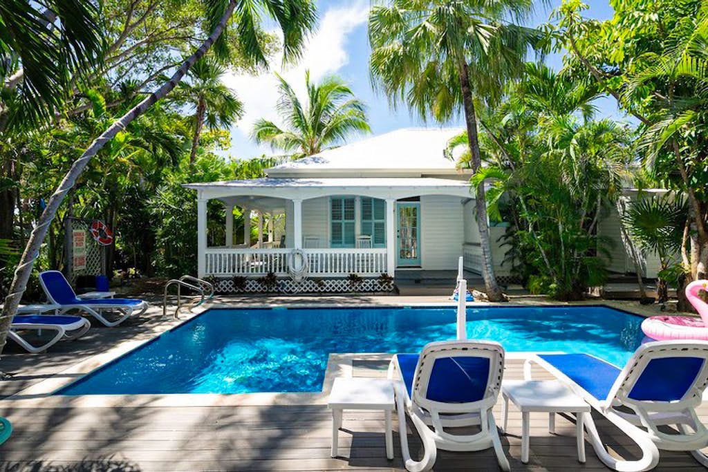 Classic Key West cottage with pool & courtyard - walk to beach & Duval St dining