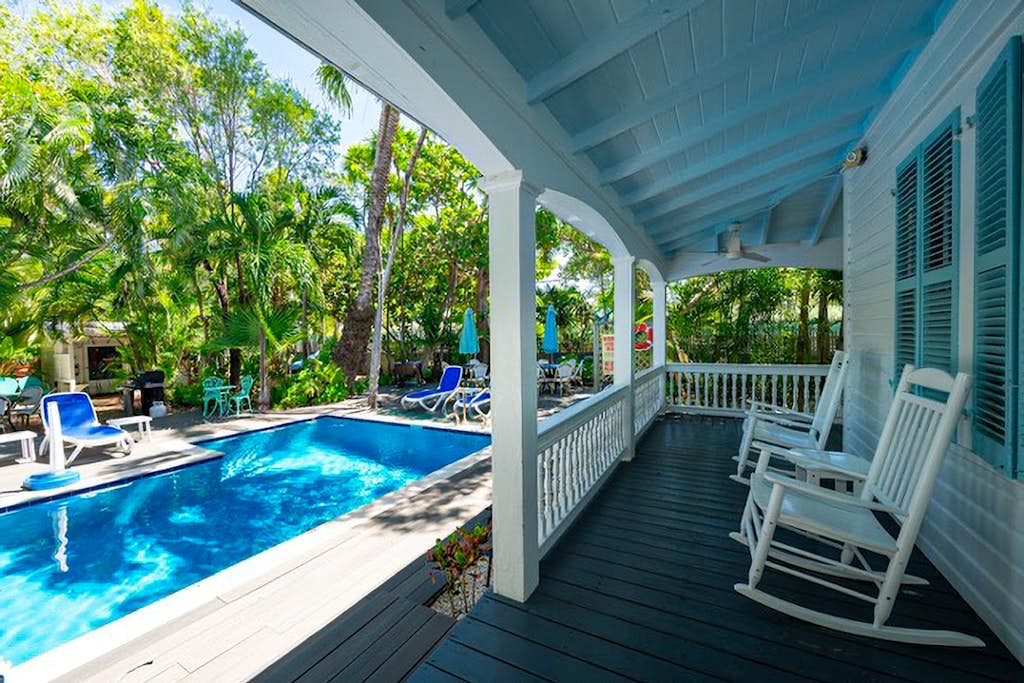 Classic Key West cottage with pool & courtyard - walk to beach & Duval St dining