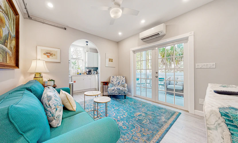 Charming, colorful two-story apartment with two balconies - walk everywhere