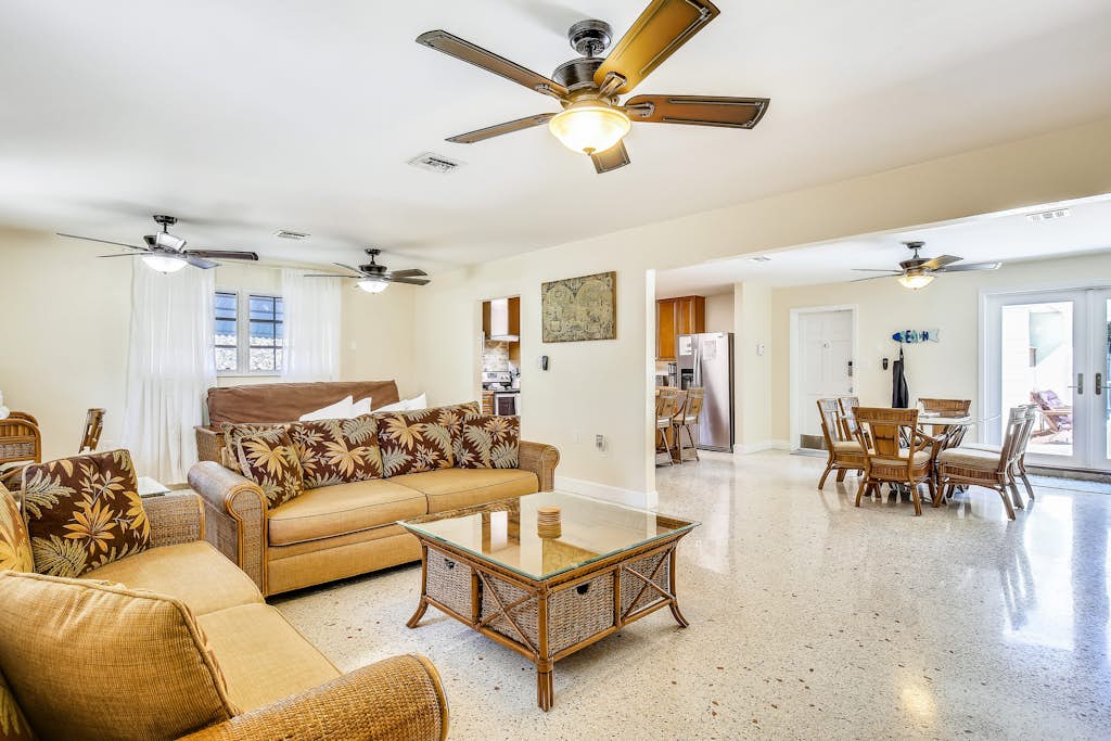 Sumptuous Home w/ Private heated pool, Central AC, WiFi &  Private Washer/Dryer
