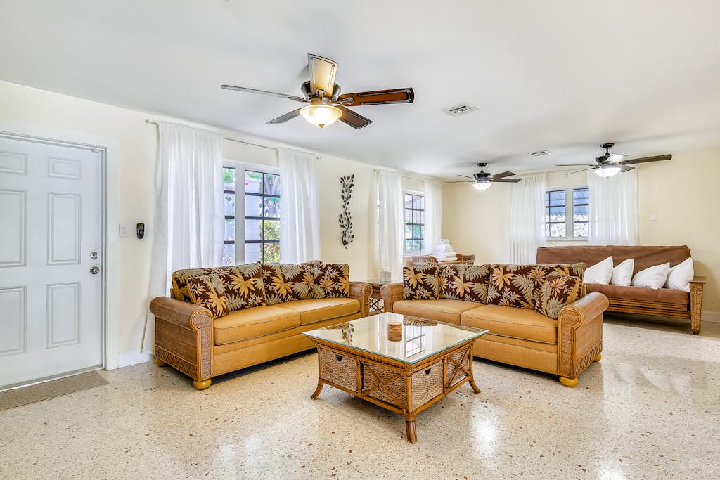 Sumptuous Home w/ Private heated pool, Central AC, WiFi &  Private Washer/Dryer