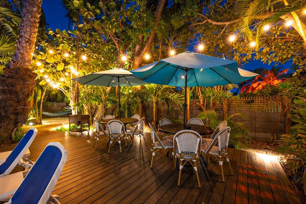 Tropical studio with pool - 2 blocks to beach & 1 block to Duval St dining/shops