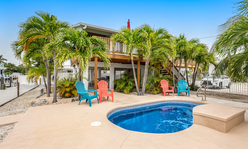 Waterfront escape with dock, furnished deck & patio, grill & central AC