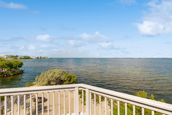 Dazzling Bayfront Home w/ 2 Boat Docks, Huge Deck, 1 Kayak, Pool Table -1 Dog OK