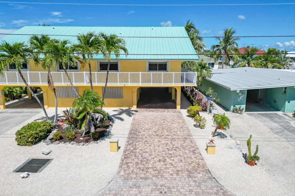 Sea Pointe & Canal-side Charisma