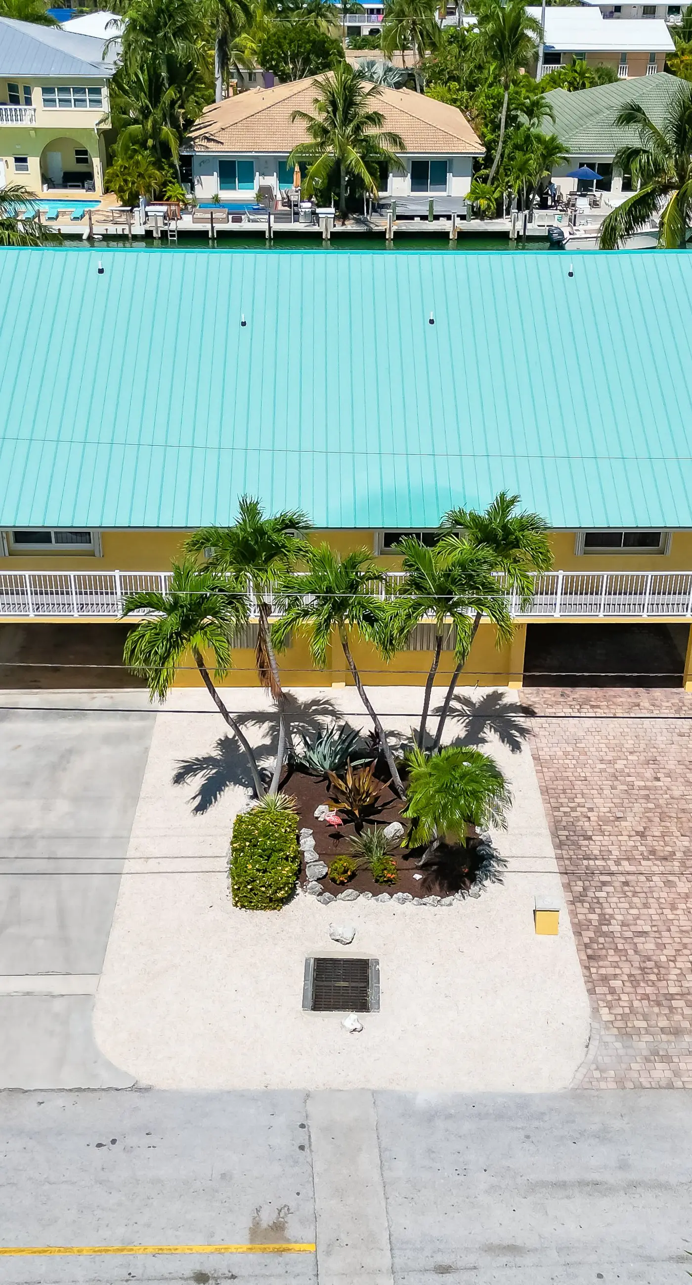 Sea Pointe & Canal-side Charisma