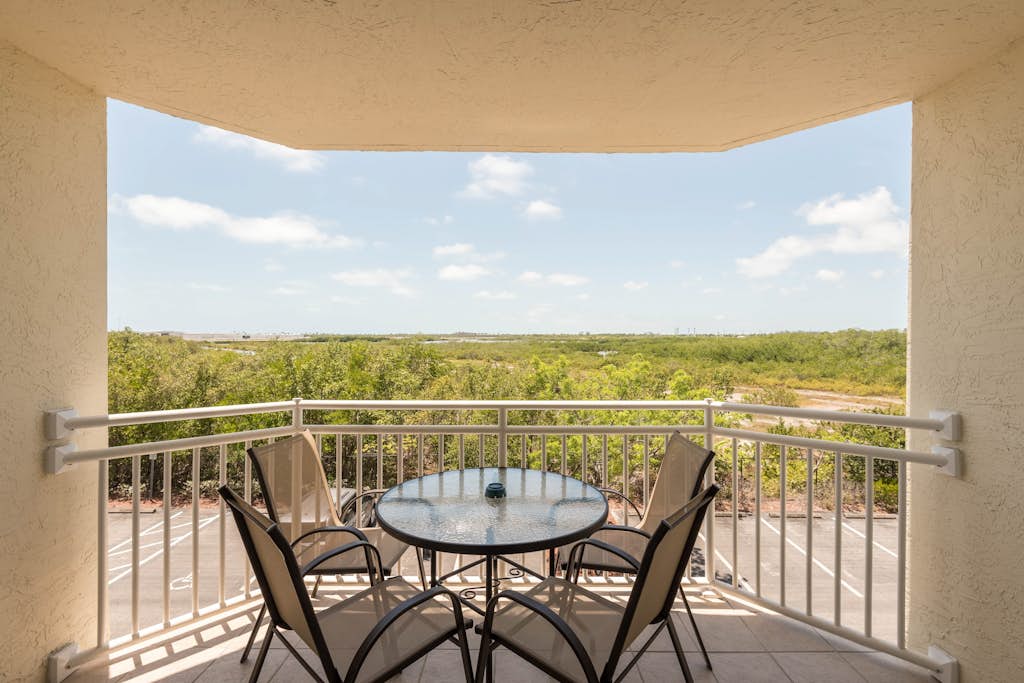 Breezy Condo with Pool & Hot Tub, Private Parking & Great Location - Dog OK