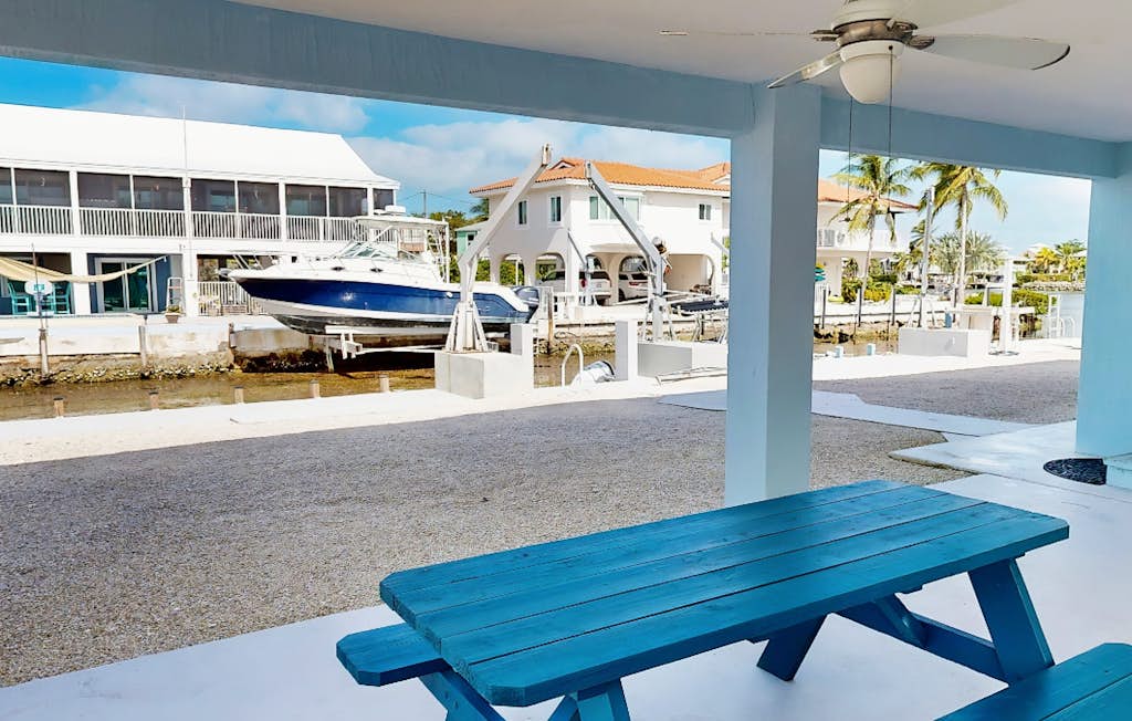Waterfront coastal duplex w/ balcony views, gas grill, washer & dryer, WiFi