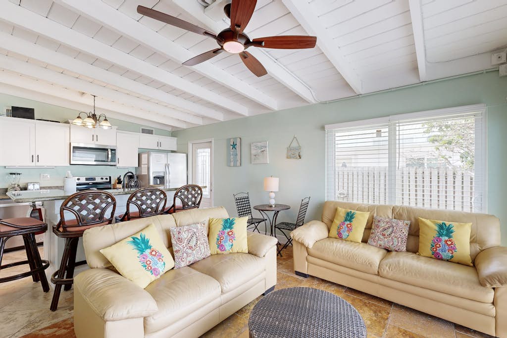 Deluxe waterfront retreat with hot tub, pool & Cabana Club access