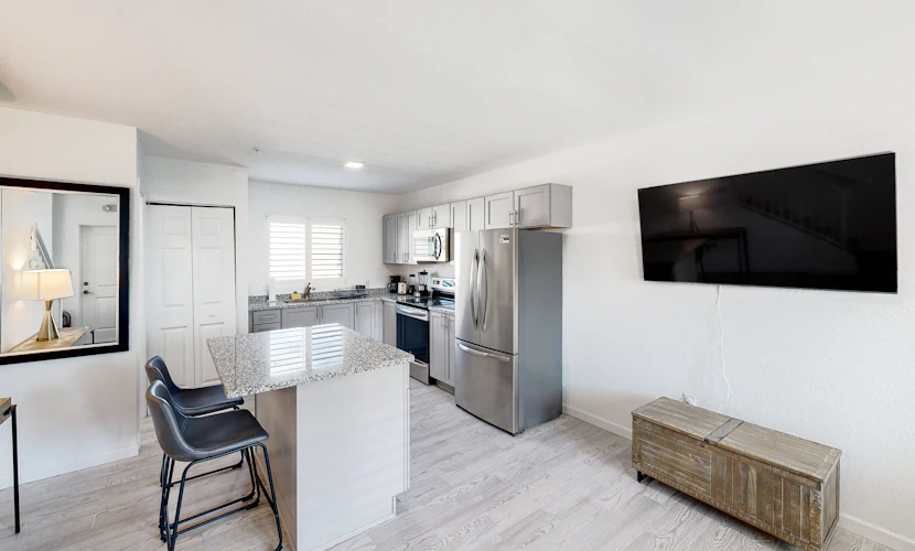 Green Pineapple | Condo in Marathon with pool access