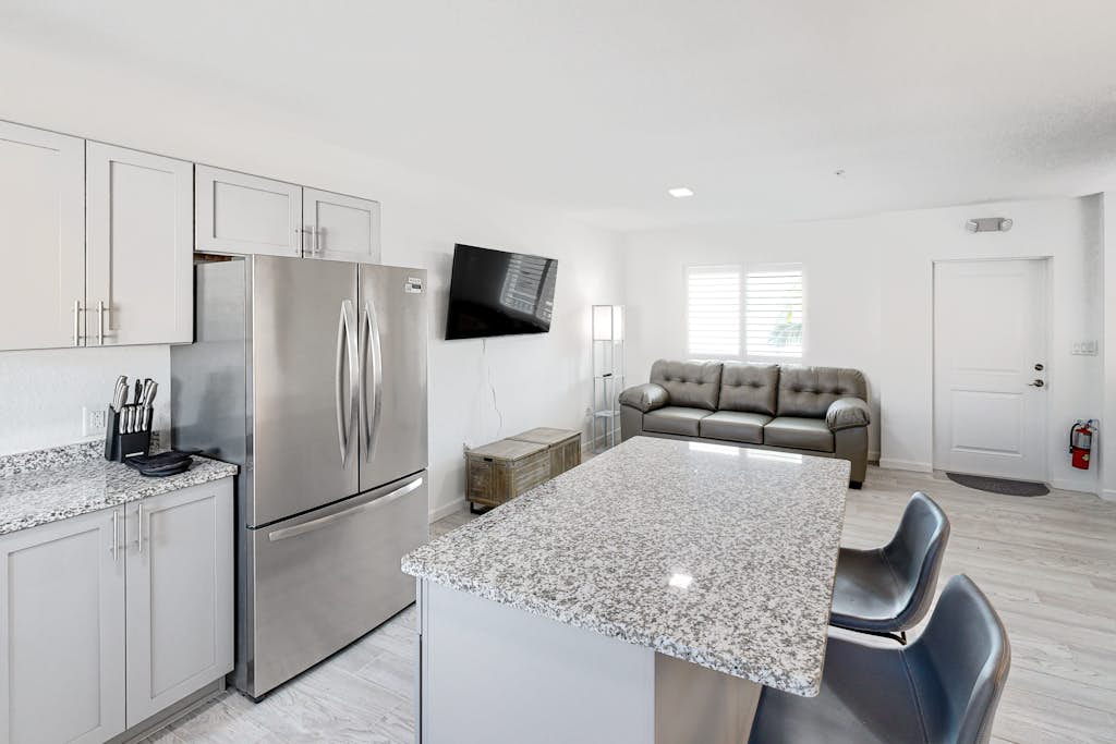 Green Pineapple | Condo in Marathon with pool access