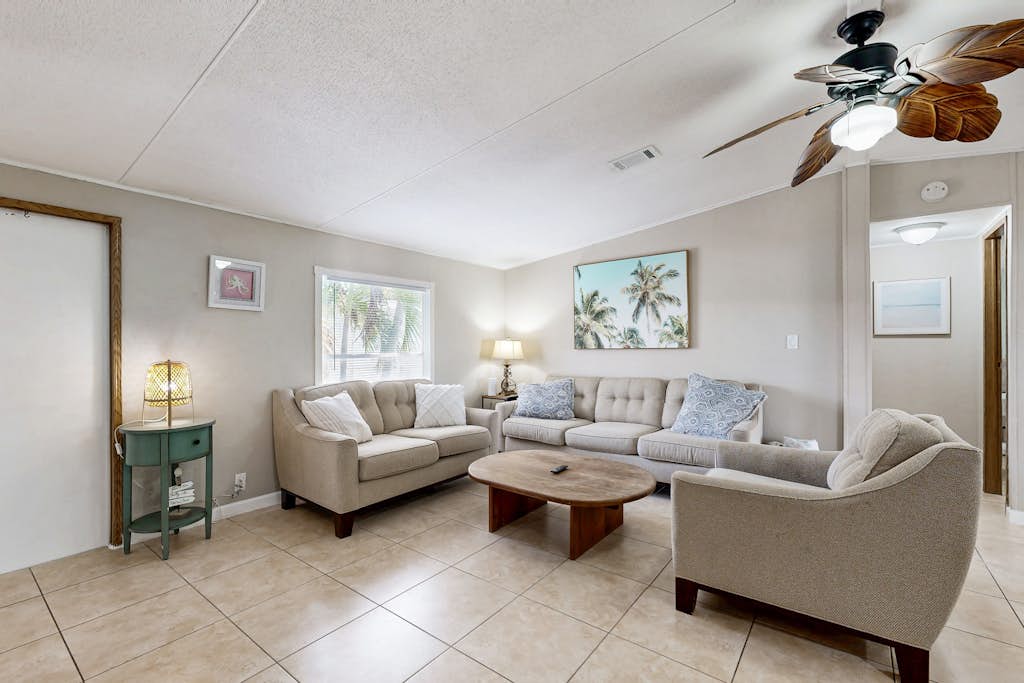 Snowbird-Friendly Home with Central AC, High-Speed WiFi, and Washer/Dryer