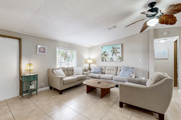 Snowbird-Friendly Home with Central AC, High-Speed WiFi, and Washer/Dryer