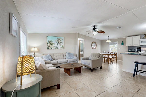 Snowbird-Friendly Home with Central AC, High-Speed WiFi, and Washer/Dryer