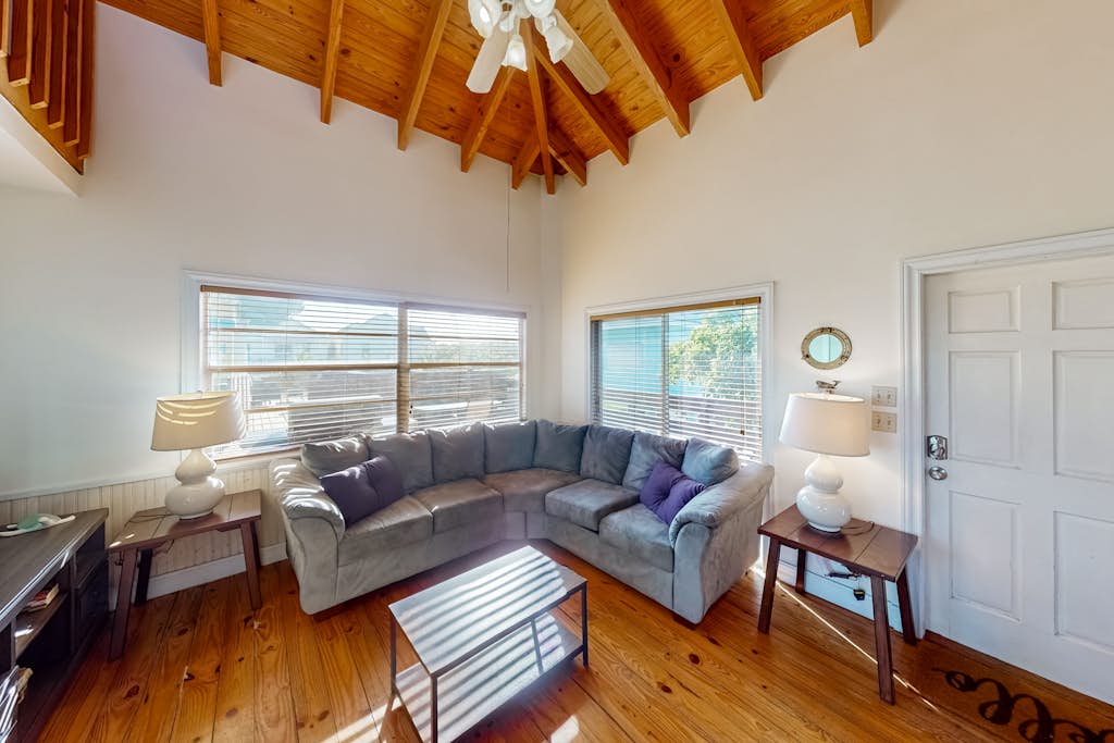 Oceanfront house with dock, kayaks, deck, fast WiFi, central AC & washer/dryer