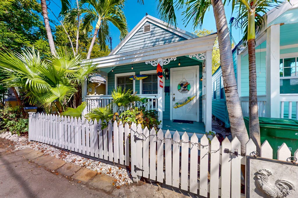 Tropical Cottage w/ Private Pool--Two blocks from Duval - Near Hemingway House!