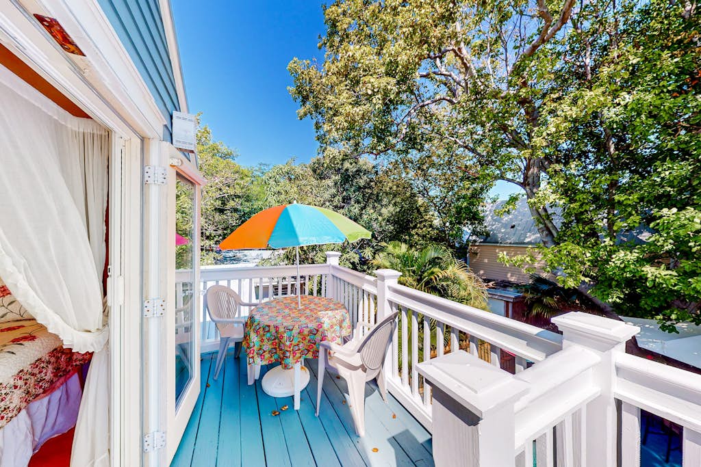 Tropical Cottage w/ Private Pool--Two blocks from Duval - Near Hemingway House!