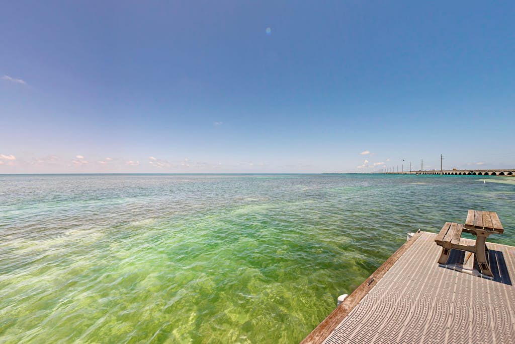 Historically located condo w/ocean views, pool, loft, AC & guest boat access