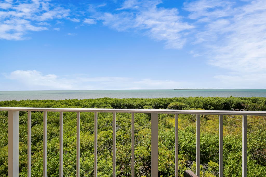 Oceanfront condo with beach access, pool, balcony, & tennis - marina available